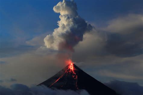 L'Éruption du Mont Mayon en 2018: Symbole de la Force Naturelle et Défi pour l'Urbanisme Philppin