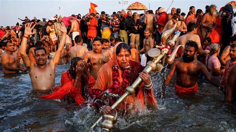 Le Kumbh Mela à Prayagraj: Un Rassemblement Sacré et un Carrefour de Transformations Sociales dans l'Inde Ancienne