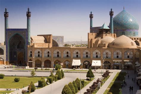 La Révolte des Bâtisseurs de Mosquées: Architecture Religieuse et Tensions Sociales dans l'Iran du XIe Siècle