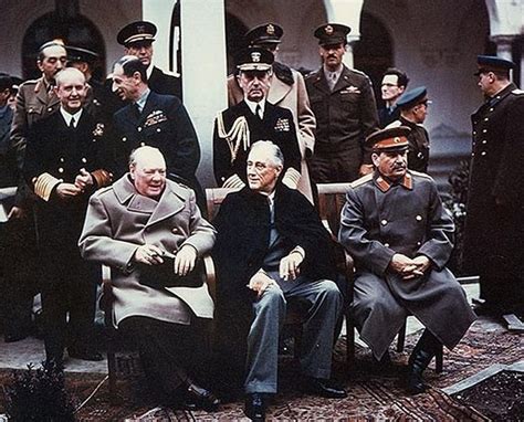 Le Sommet de Yalta: Diplomatie de Guerre Froide et Redécoupage du Monde Post-Guerre